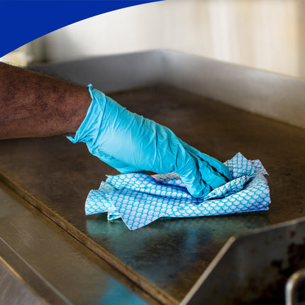 Lingettes WypAll CriticalClean haute capacité, robustes, pour la restauration - pliées en quatre, bleues, 300 feuilles/caisse